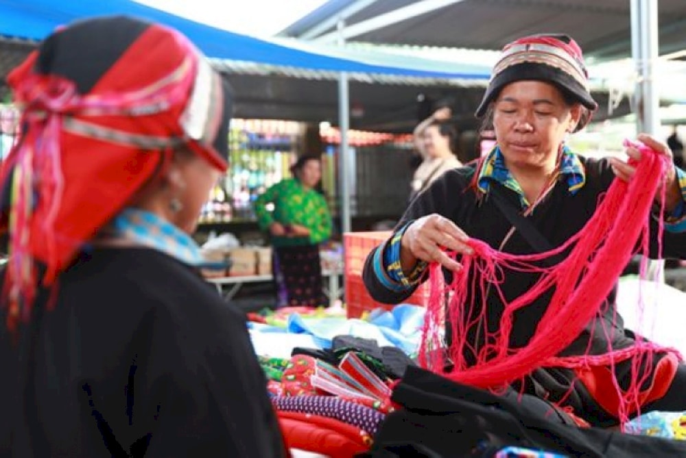 For a taste of Ha Giang’s ethnic culture, visit the Quan Ba Flea Market